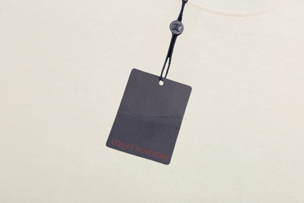 ブランドTシャツ着用イメージ